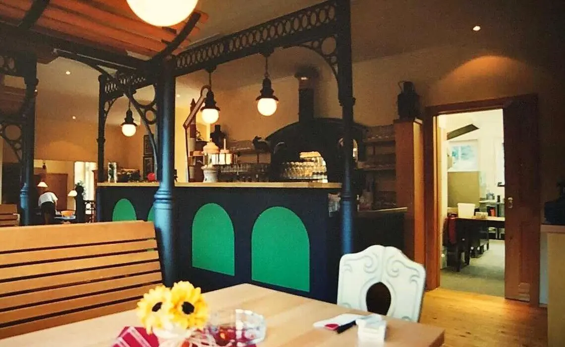 Die historische Theke im Restaurant Bahnsteig 1